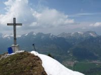 Le premier sommet avec la croix + vue sur le Moléson