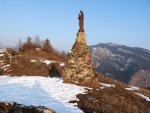 Statue de la Vierge Marie avec le Châtelard en arrière plan