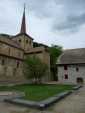 L'Abbatiale depuis sa cours