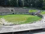 Vue de l'amphithéâtre romain de Martigny depuis les gradins.