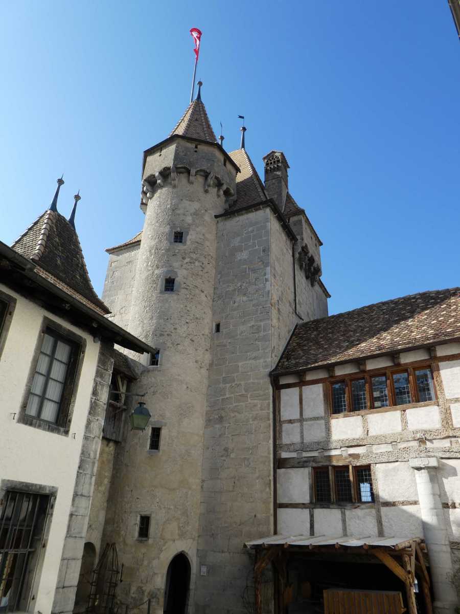 Tour principale du château d'Aigle vue de l'intérieur