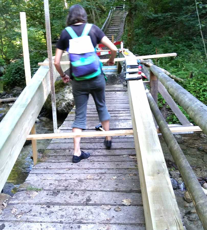 Travaux de réfection sur une passerelle